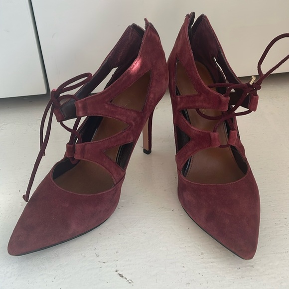 Selling gorgeous cranberry coloured Saks Fifth Avenue heels 7.5 - Picture 1 of 4